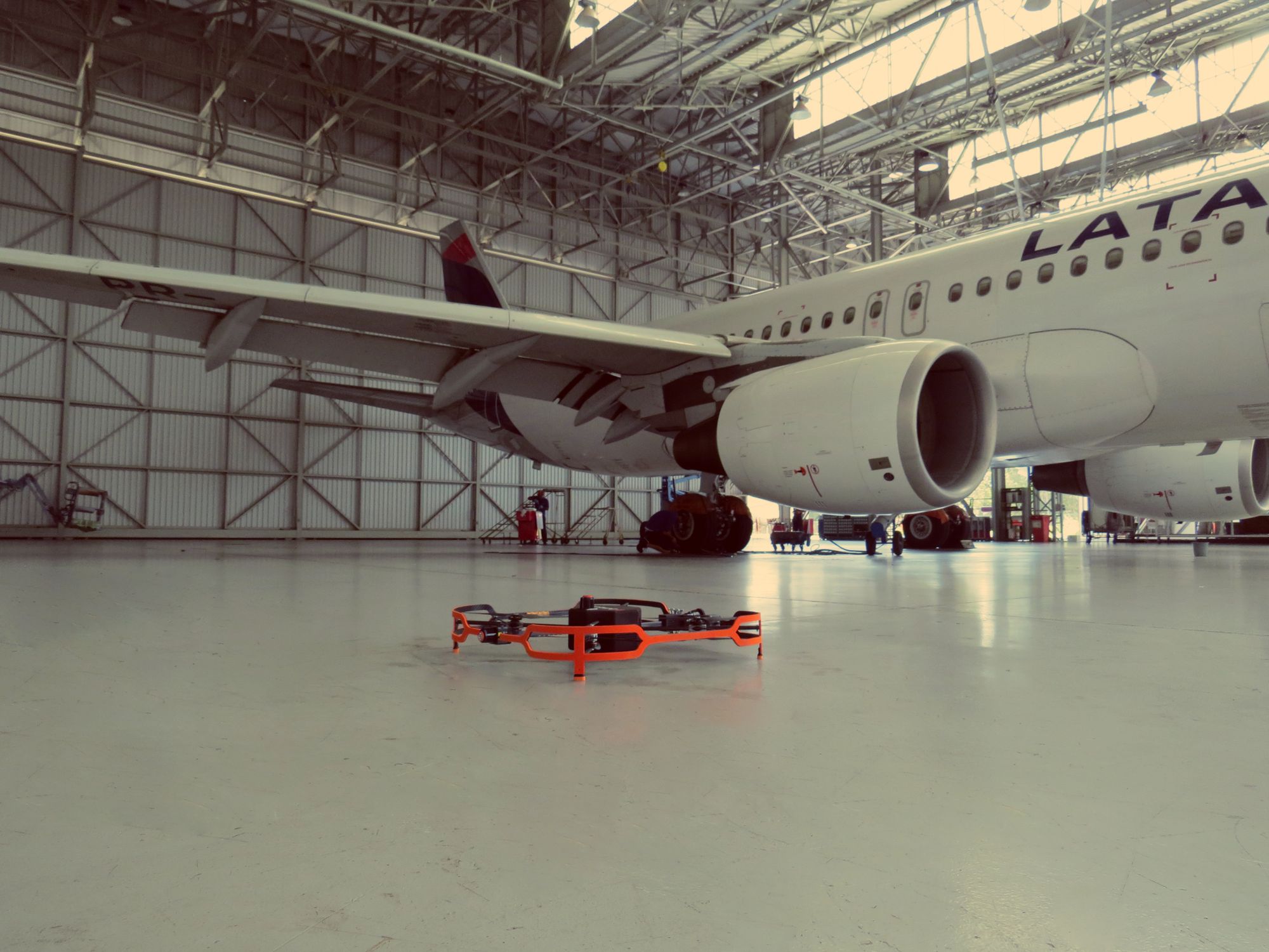 Piloto de drones para la inspección visual de aviones, una ruta hacia una mejor eficiencia operacional